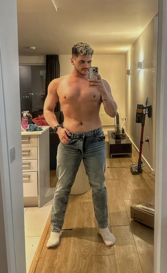 Ryan, male escort in Dubai โ photo 18
