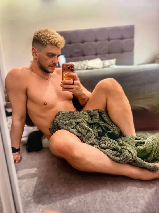 Ryan, male escort in Dubai โ photo 2