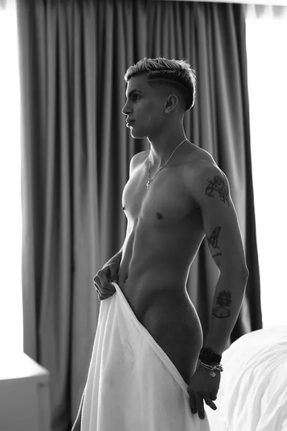 Ryan, male escort in Dubai โ photo 3