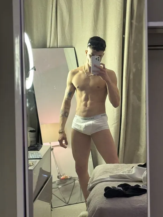 Ryan, male escort in Dubai โ photo 8