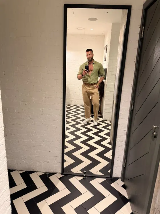 Sean, male escort in Dubai โ photo 6
