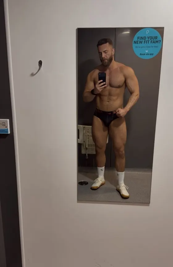 Sean, male escort in Dubai โ photo 9