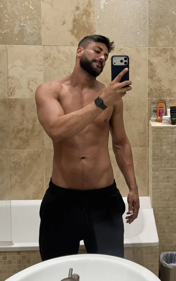 Sean, male escort in Dubai โ photo 2