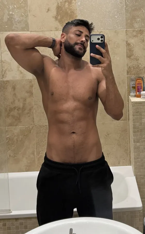 Sean, male escort in Dubai โ photo 3