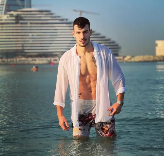 Theo, male escort in Dubai โ photo 17