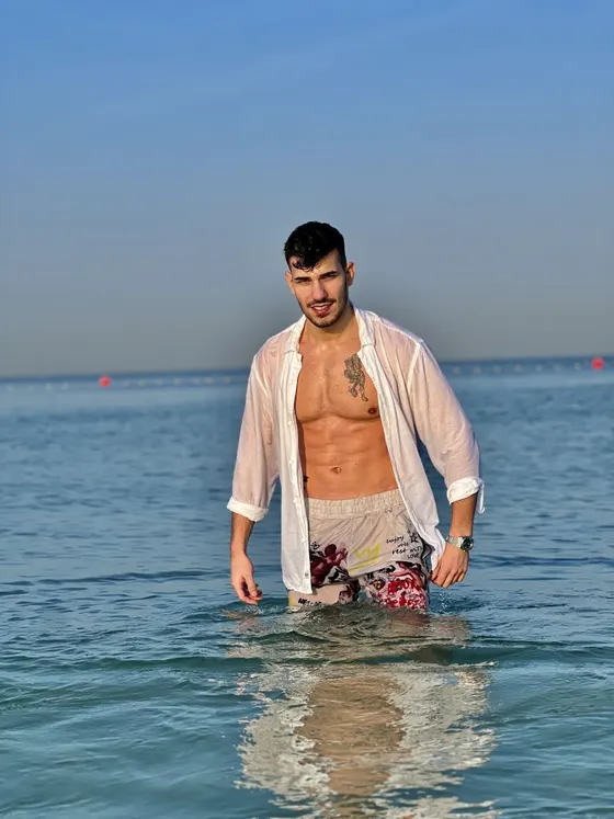 Theo, male escort in Dubai โ photo 9