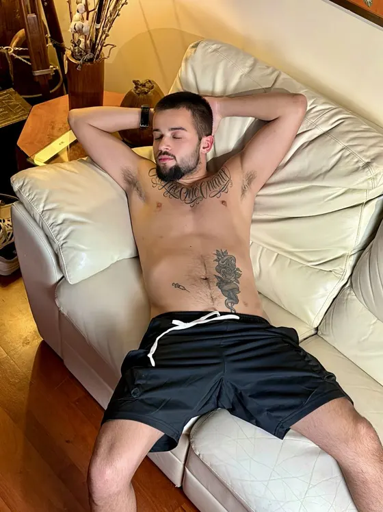 Theo, Russian male escort in Dubai โ photo 4