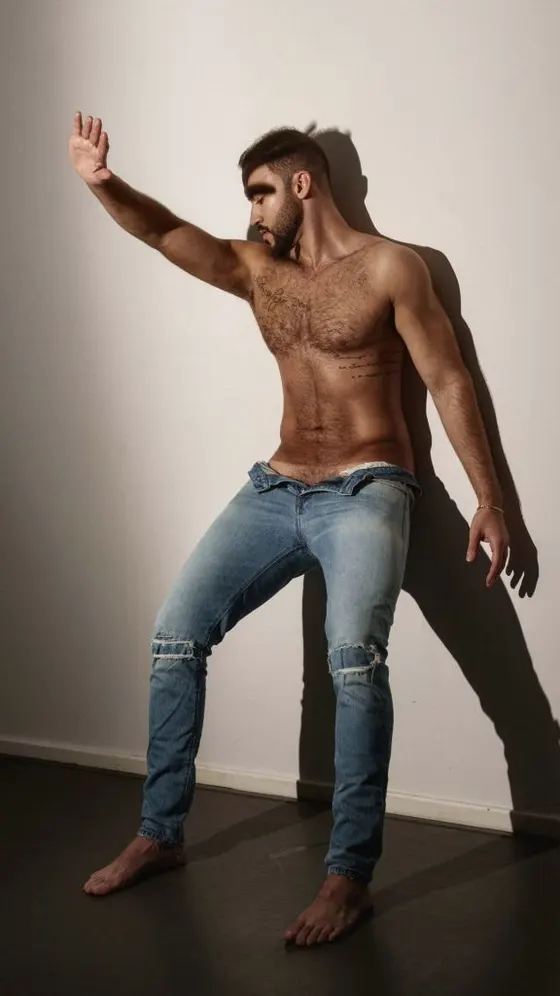 Vince, male escort in Dubai โ photo 11