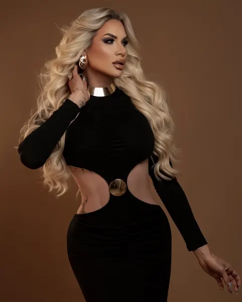 Amanda, Brazilian trans escort in Dubai โ photo 4