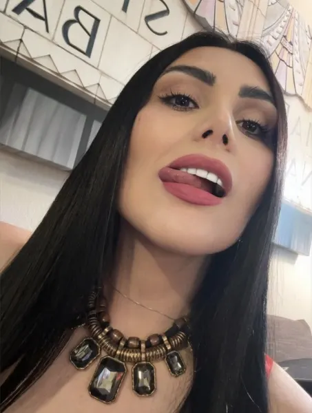 Angel, Brazilian trans escort in Dubai โ photo 12