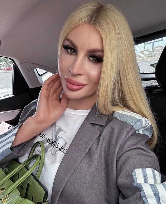 Bella, trans escort in Dubai โ photo 12