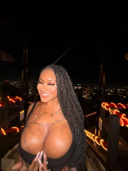Bianca, Brazilian trans escort in Dubai — photo 11