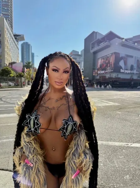 Bianca, Brazilian trans escort in Dubai — photo 4