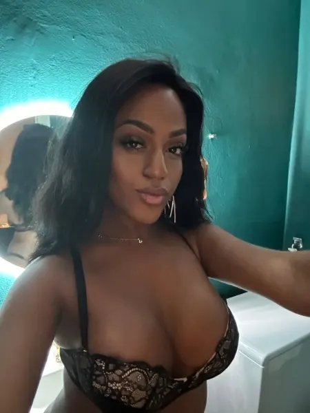 Camila, Brazilian trans escort in Dubai โ photo 5