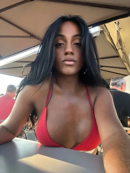 Camila, Brazilian trans escort in Dubai โ photo 7