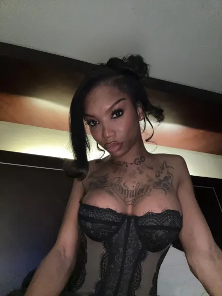 Camila, Brazilian trans escort in Dubai โ photo 3