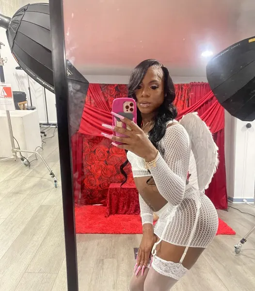 Coco, Brazilian trans escort in Dubai โ photo 7
