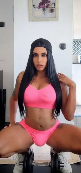 Coco, Brazilian trans escort in Dubai โ photo 6