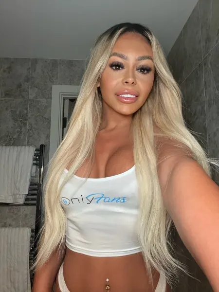 Cris, Russian trans escort in Dubai โ photo 7