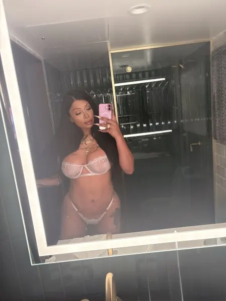 Daniela, trans escort in Dubai โ photo 3