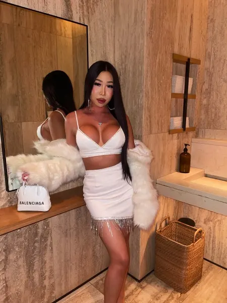 Fabiana, Asian trans escort in Dubai โ photo 17