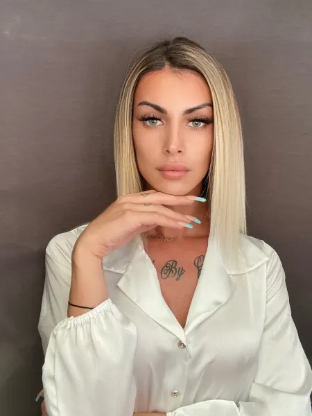 Gia, Brazilian trans escort in Dubai โ photo 12