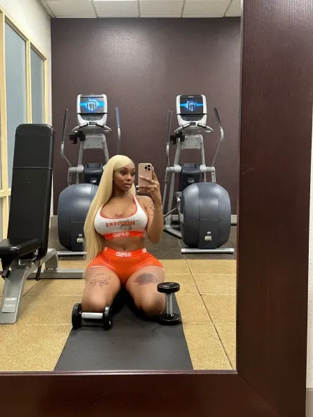Isabella, Brazilian trans escort in Dubai โ photo 3