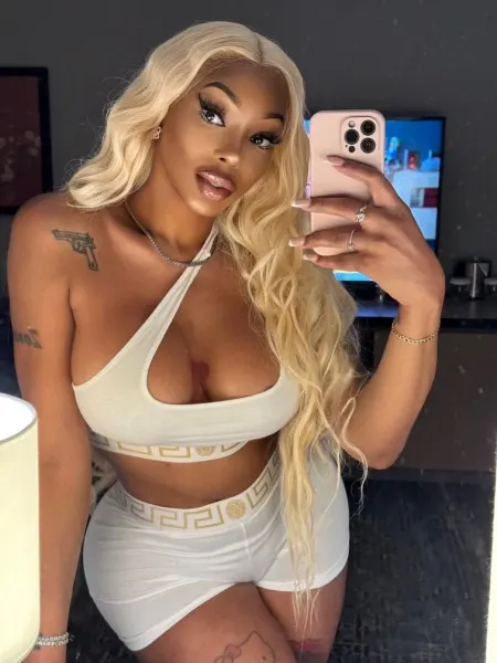 Isabella, Brazilian trans escort in Dubai โ photo 7