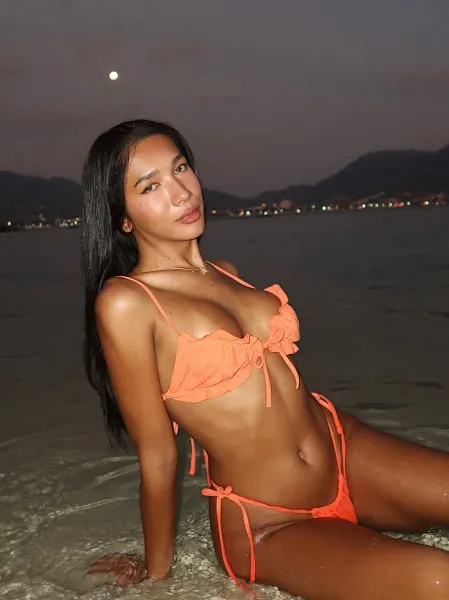Kayla, Asian trans escort in Dubai — photo 6
