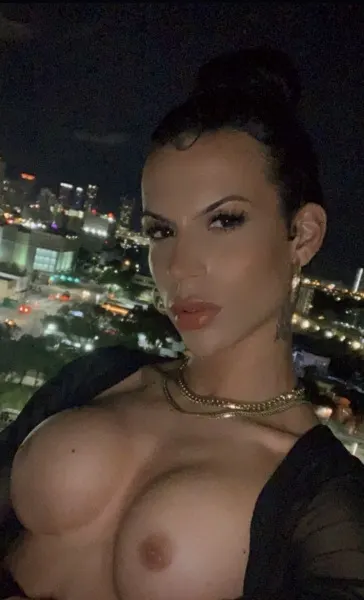 Kim, trans escort in Dubai โ photo 2