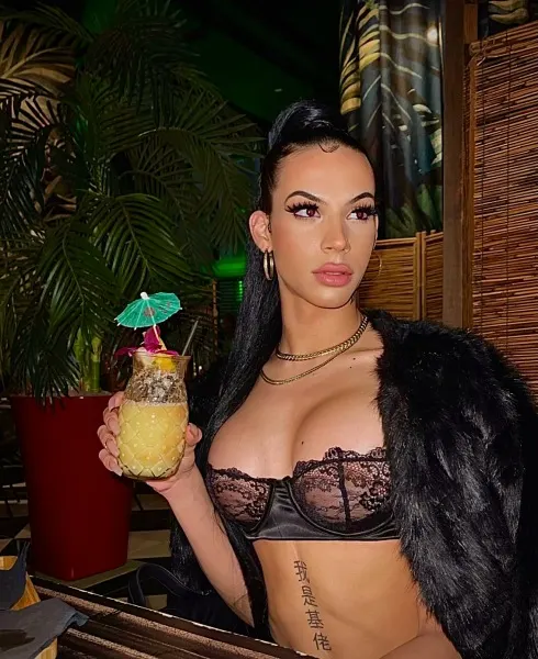 Kim, trans escort in Dubai โ photo 9