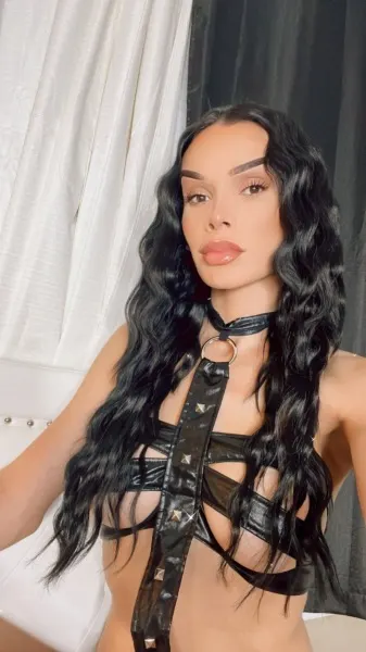 Larissa, Brazilian trans escort in Dubai โ photo 15