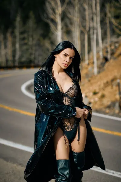 Larissa, Brazilian trans escort in Dubai โ photo 9