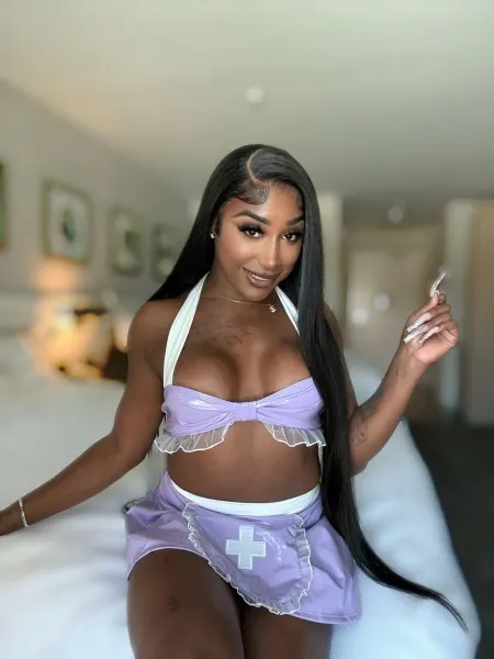 Larissa, Brazilian trans escort in Dubai — photo 14