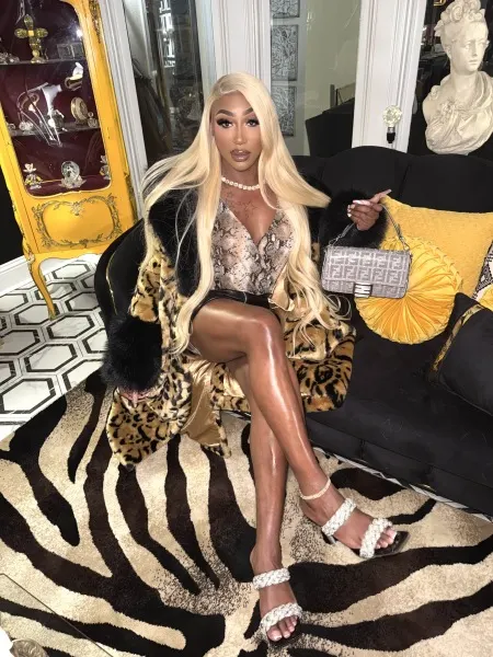 Larissa, Brazilian trans escort in Dubai — photo 15
