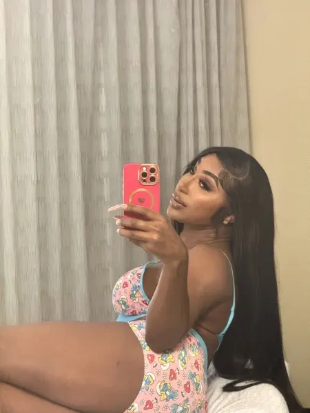 Larissa, Brazilian trans escort in Dubai — photo 5