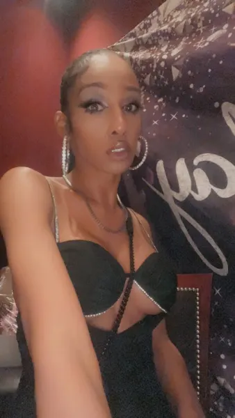 Mel, Brazilian trans escort in Dubai โ photo 3