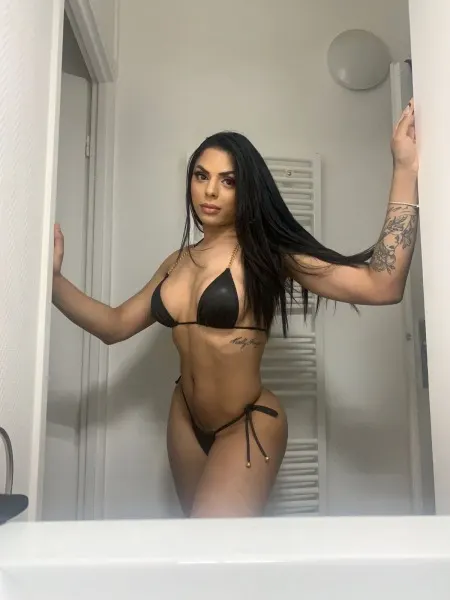 Melissa, Brazilian trans escort in Dubai โ photo 10
