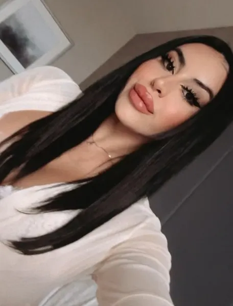 Mina, trans escort in Dubai โ photo 13