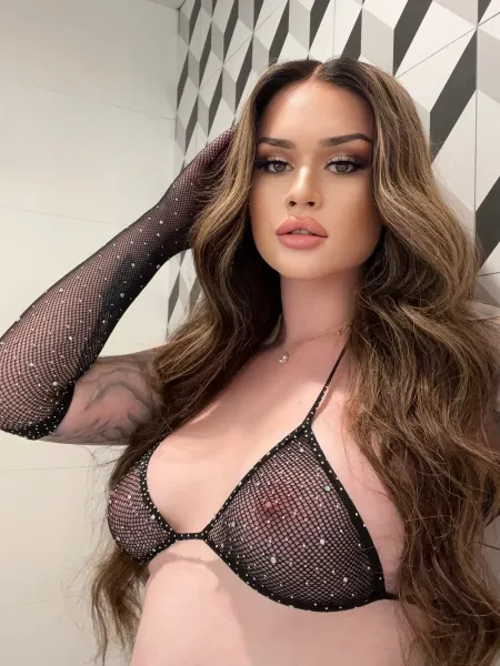 Nikki, trans escort in Dubai — photo 18