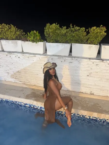 Olivia, Brazilian trans escort in Dubai โ photo 3