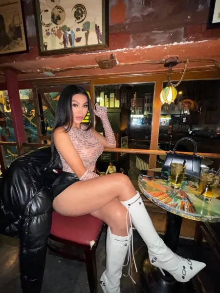Olivia, Brazilian trans escort in Dubai โ photo 7