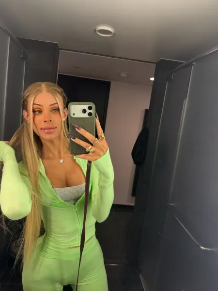 Olivia, Brazilian trans escort in Dubai โ photo 8