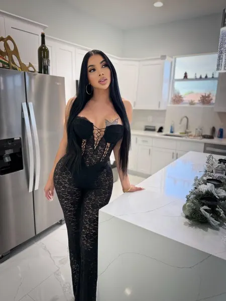 Priscila, Brazilian trans escort in Dubai — photo 5