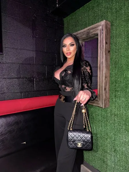 Priscila, Brazilian trans escort in Dubai — photo 7