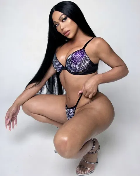Priscila, Asian trans escort in Dubai โ photo 3