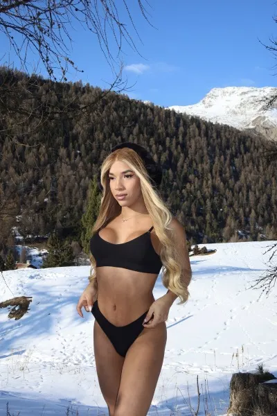 Trixie, Brazilian trans escort in Dubai โ photo 2