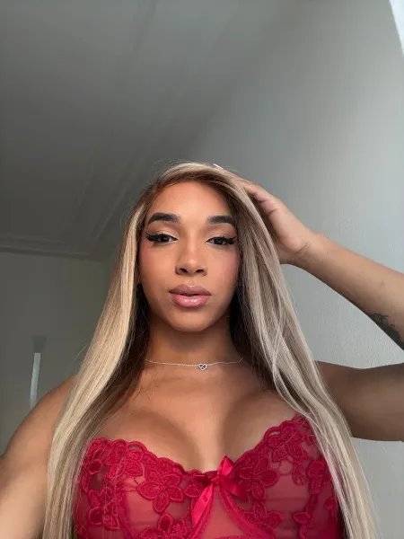 Trixie, Brazilian trans escort in Dubai โ photo 4